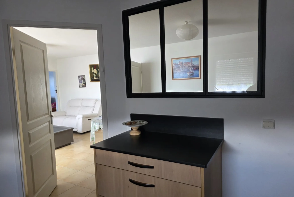 Appartement T3 sécurisé à Ruoms avec parking, piscine et activités pour retraités 