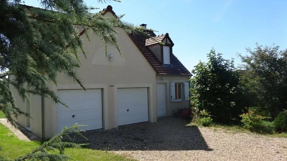 Belle maison familiale avec terrain clos à Douchy-Montcorbon 