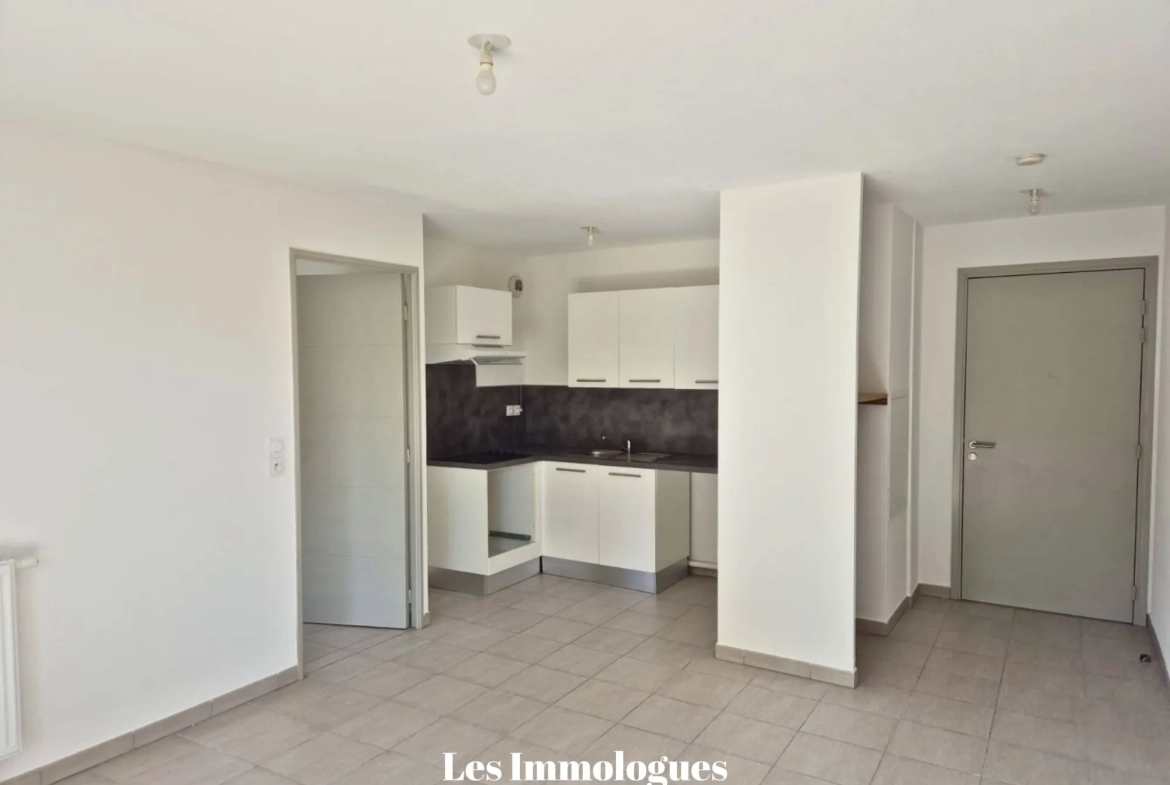 Appartement T2 avec terrasse et parking à Avignon Saint-Jean 