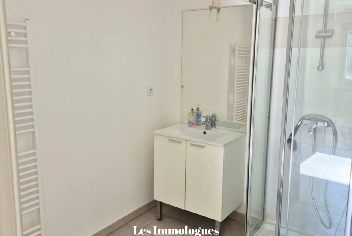 Appartement T2 avec terrasse et parking à Avignon Saint-Jean 