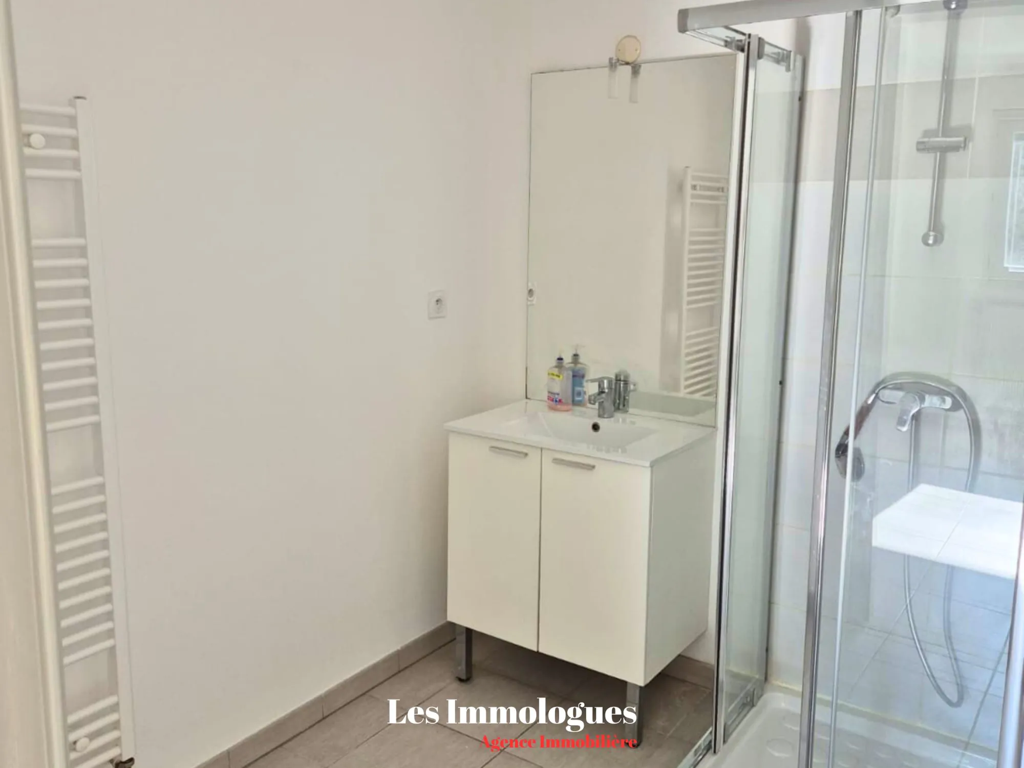 Appartement T2 avec terrasse et parking à Avignon Saint-Jean 