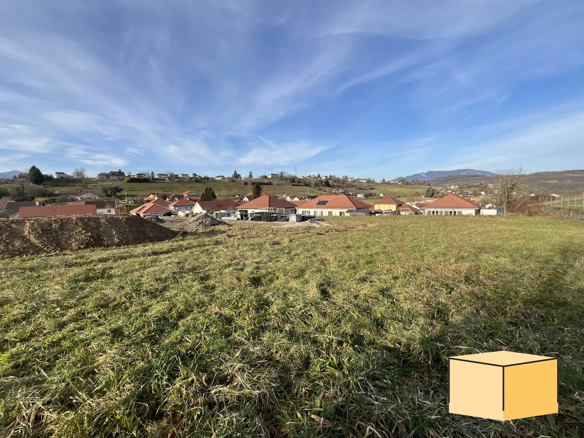 Terrain constructible à Belley de 637 m², viabilisé et calme 