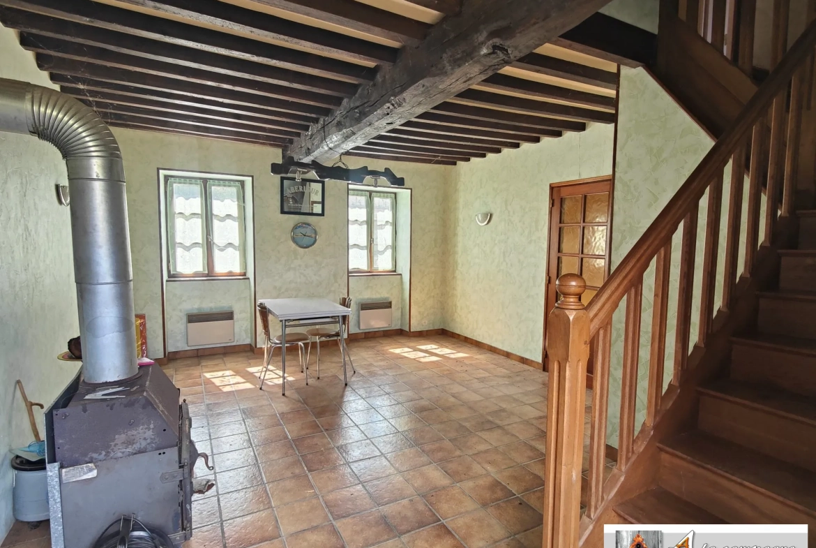 Maison en pierres avec grande grange et terrain à Charensat 
