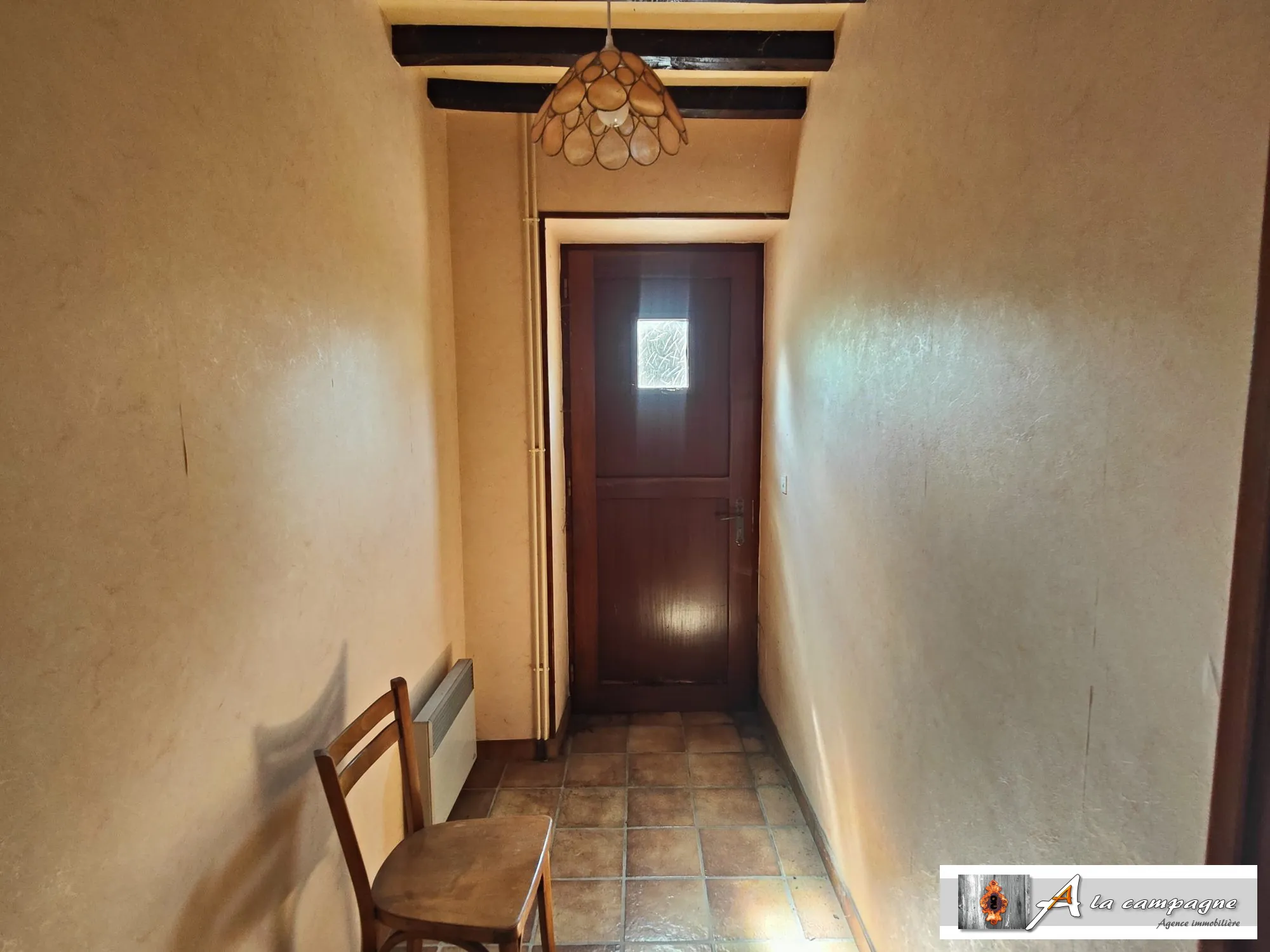 Maison en pierres avec grande grange et terrain à Charensat 