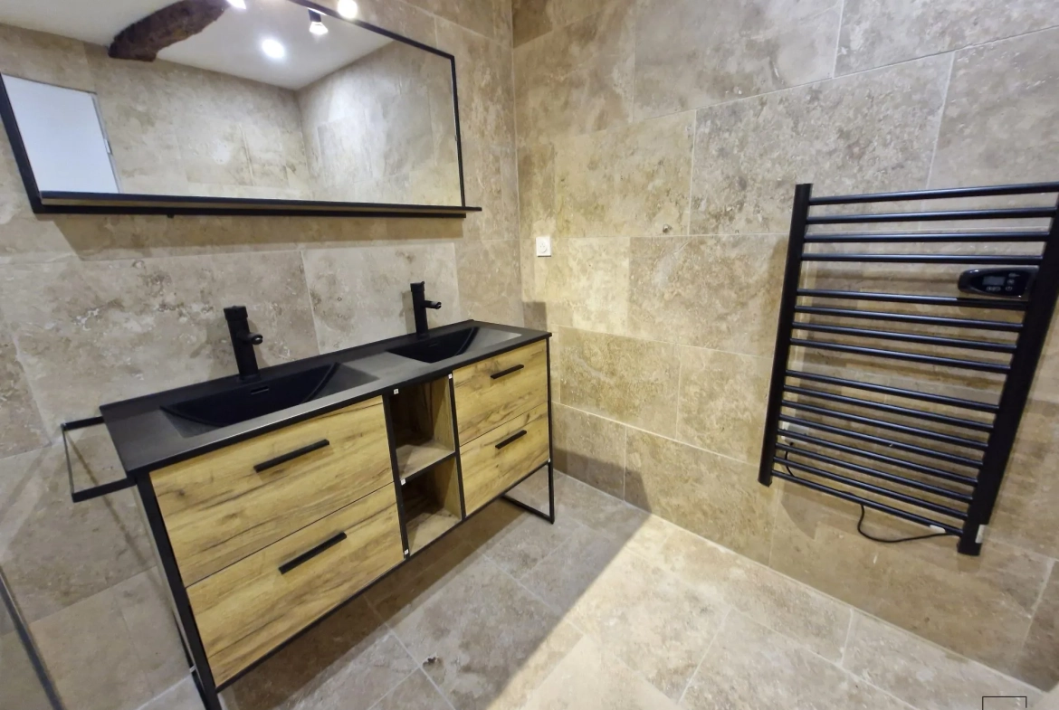 Maison mitoyenne à vendre à Ouveillan – 103 m², 3 chambres, rénovée et moderne 