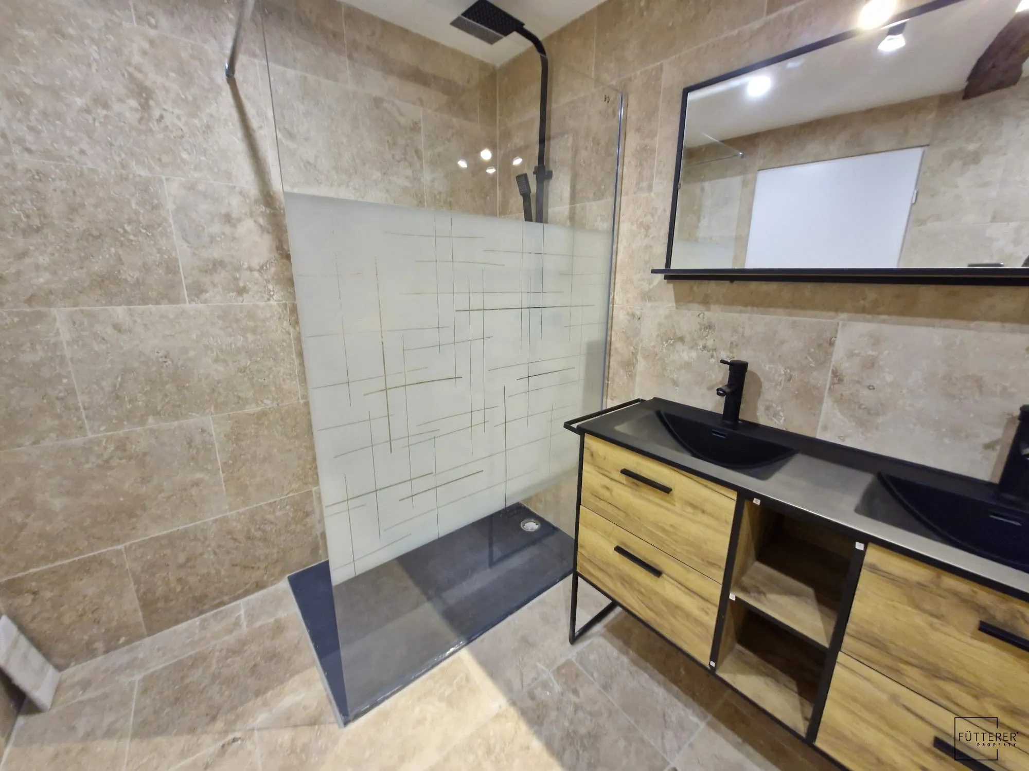 Maison mitoyenne à vendre à Ouveillan – 103 m², 3 chambres, rénovée et moderne 