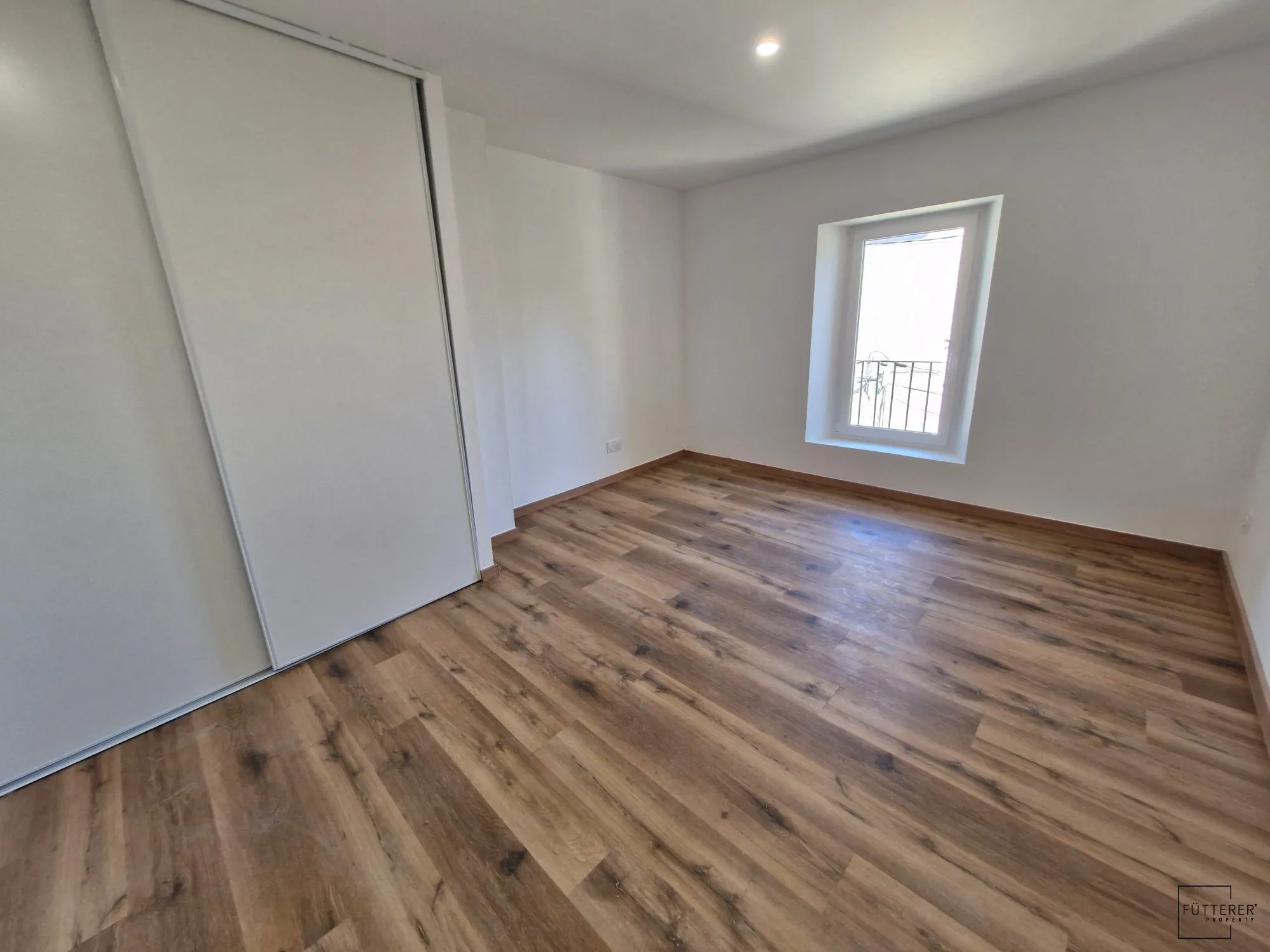 Maison mitoyenne à vendre à Ouveillan – 103 m², 3 chambres, rénovée et moderne 