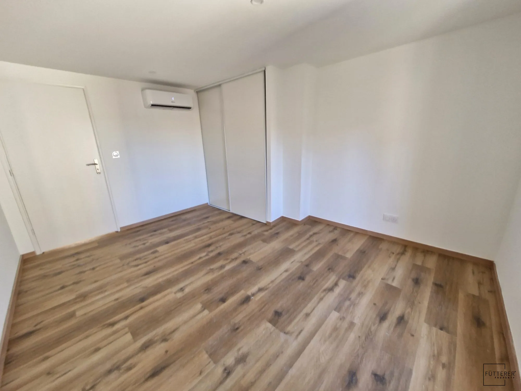 Maison mitoyenne à vendre à Ouveillan – 103 m², 3 chambres, rénovée et moderne 
