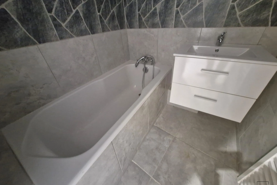 Maison mitoyenne à vendre à Ouveillan – 103 m², 3 chambres, rénovée et moderne 