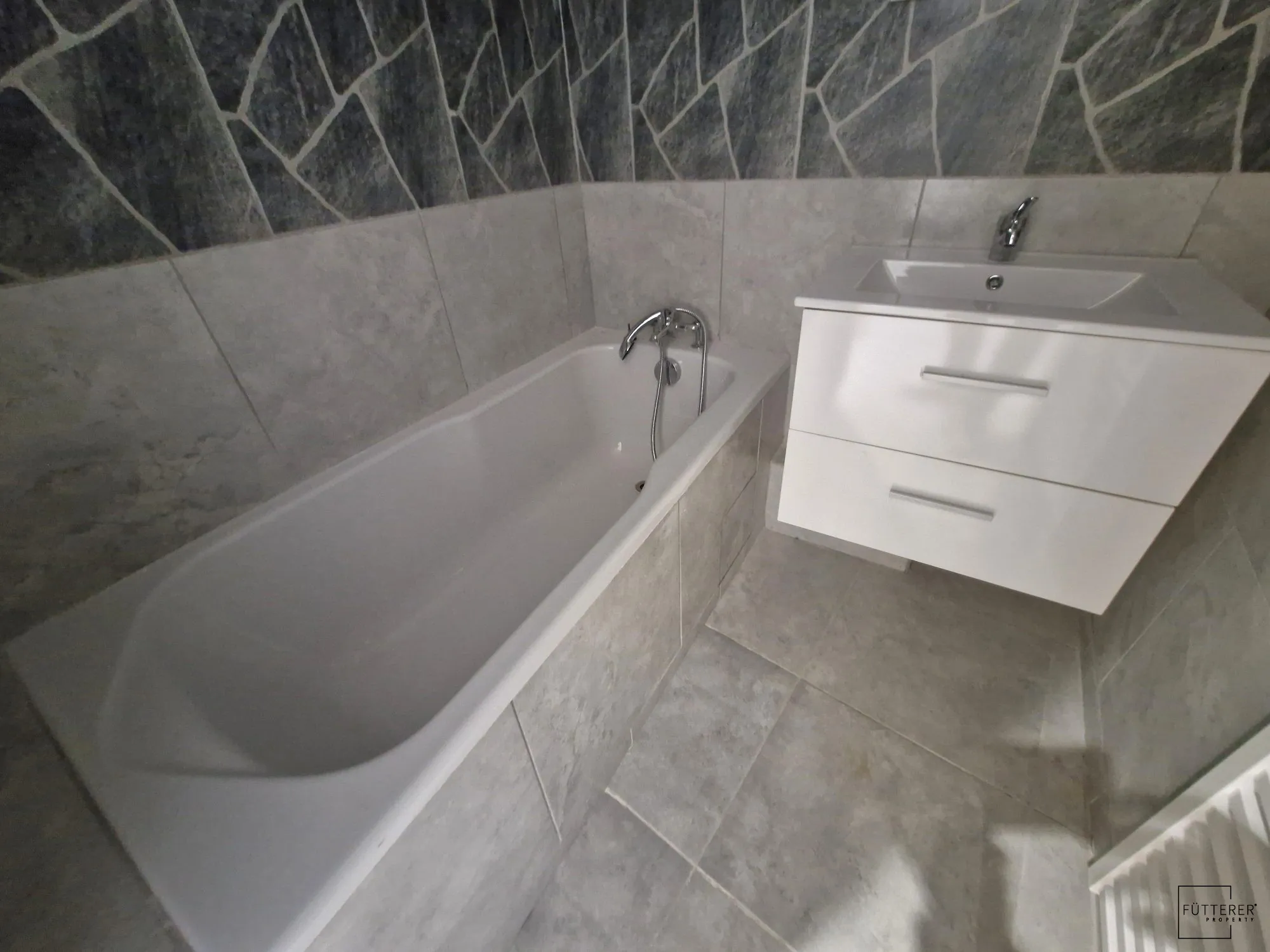 Maison mitoyenne à vendre à Ouveillan – 103 m², 3 chambres, rénovée et moderne 