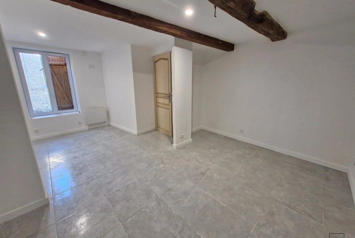 Maison mitoyenne à vendre à Ouveillan – 103 m², 3 chambres, rénovée et moderne 
