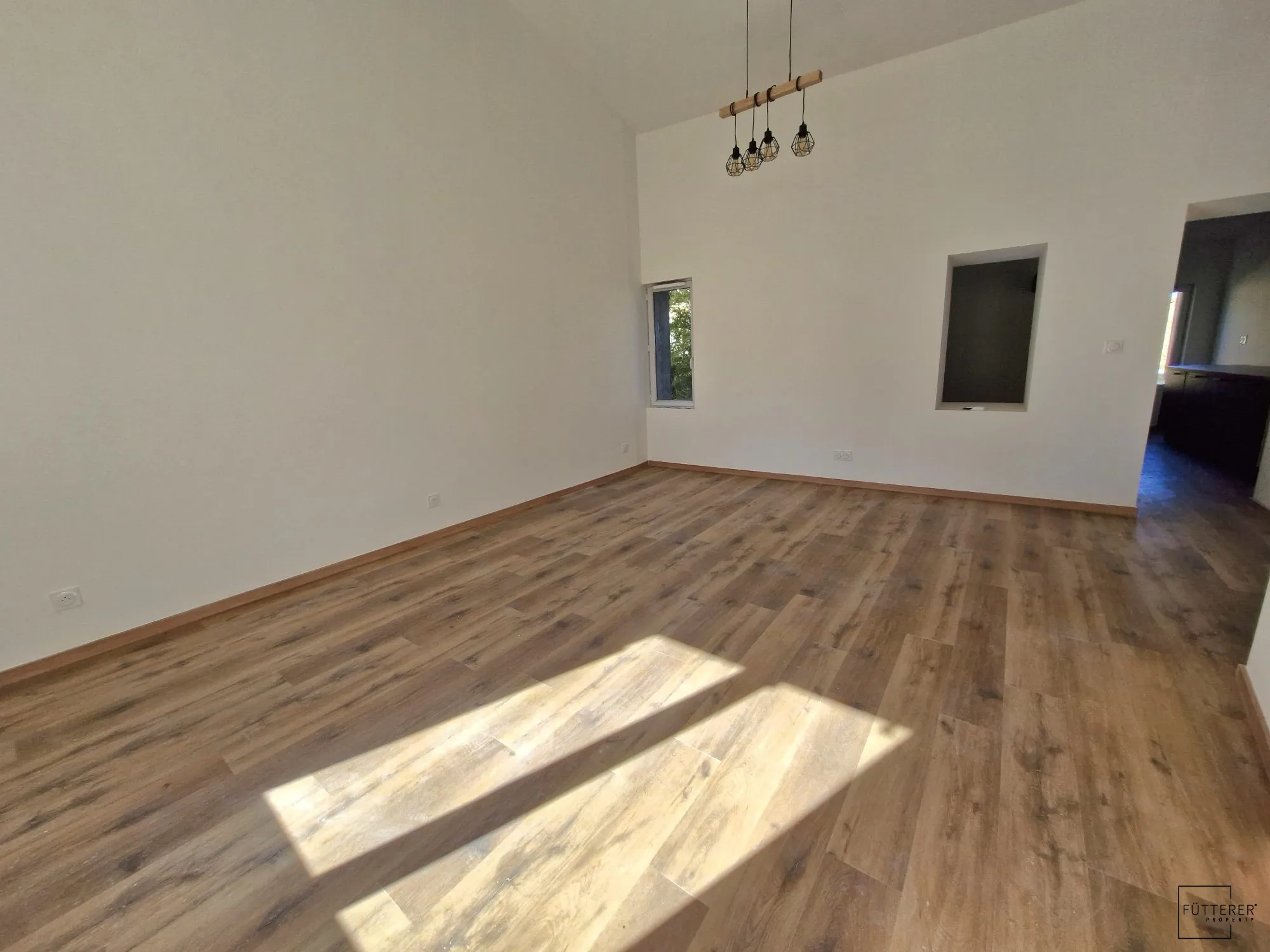Maison mitoyenne à vendre à Ouveillan – 103 m², 3 chambres, rénovée et moderne 