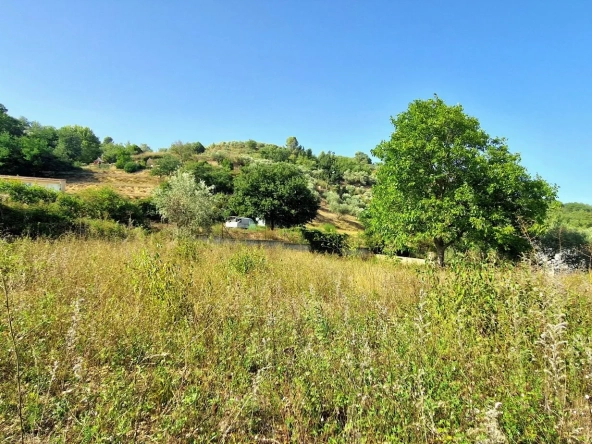 Terrain constructible viabilisé de 900 m² à Riez en vente
