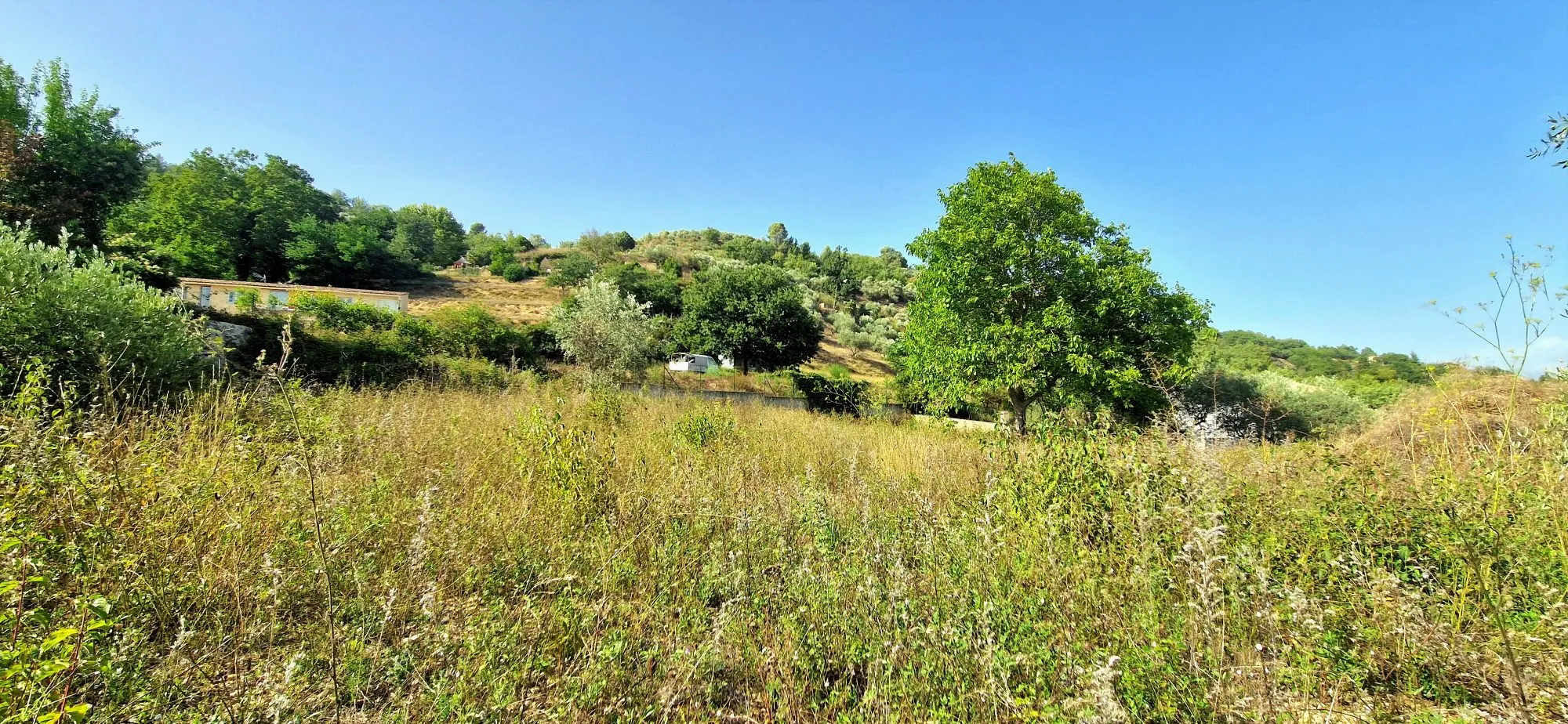 Terrain constructible viabilisé de 900 m² à Riez en vente 