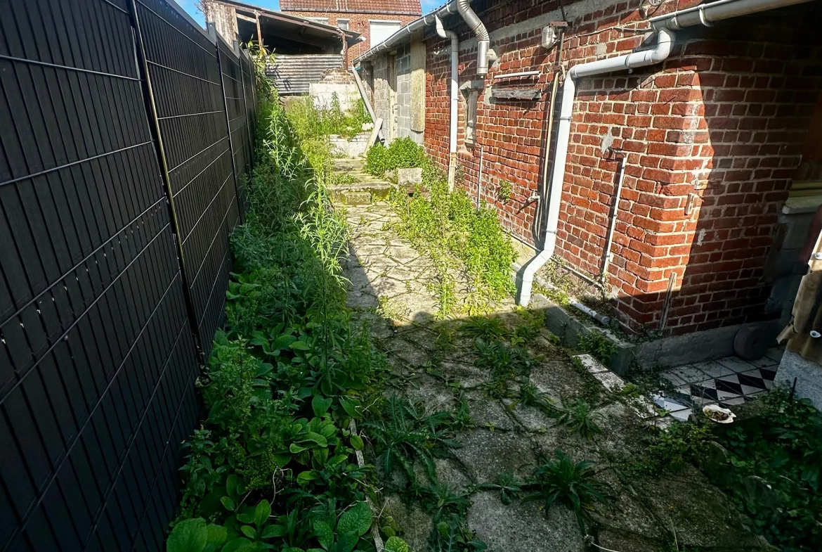 Maison semi-individuelle à rénover à Marquette-en-Ostrevant - Opportunité à saisir 