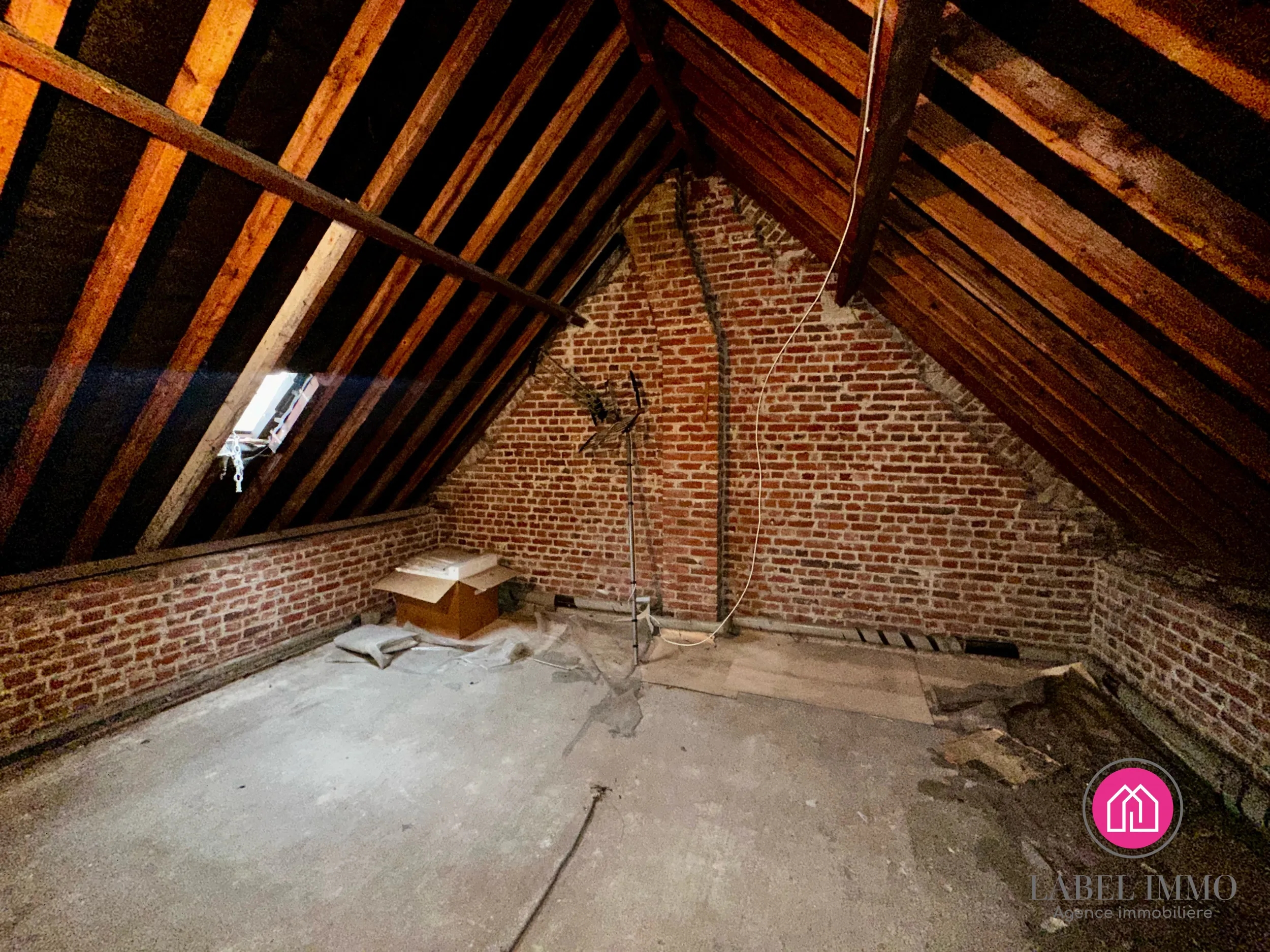 Maison semi-individuelle à rénover à Marquette-en-Ostrevant - Opportunité à saisir 