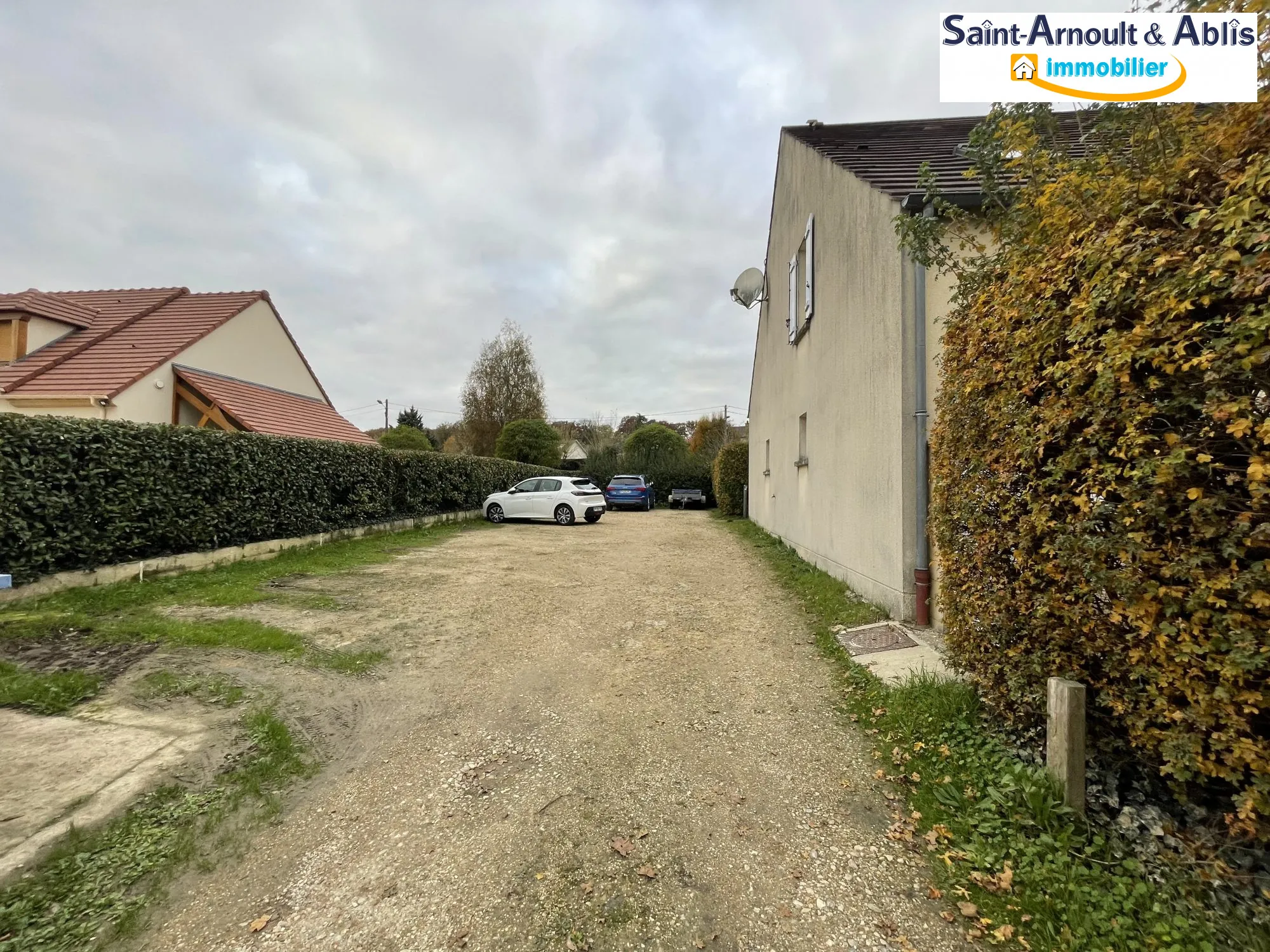 Vente d'un appartement F3 à Sainte-Mesme - 73 m², parking, résidence sécurisée 