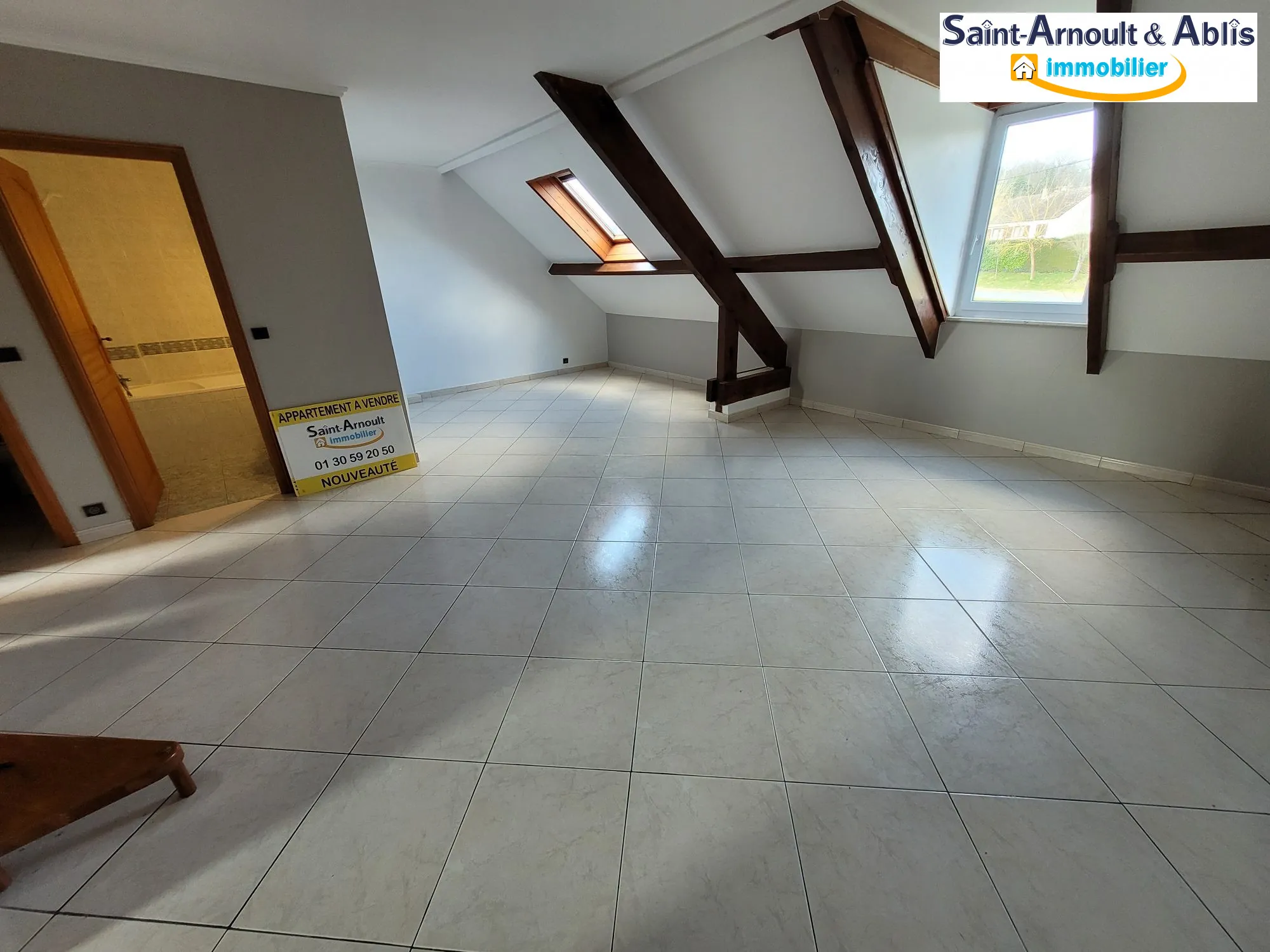 Vente d'un appartement F3 à Sainte-Mesme - 73 m², parking, résidence sécurisée 