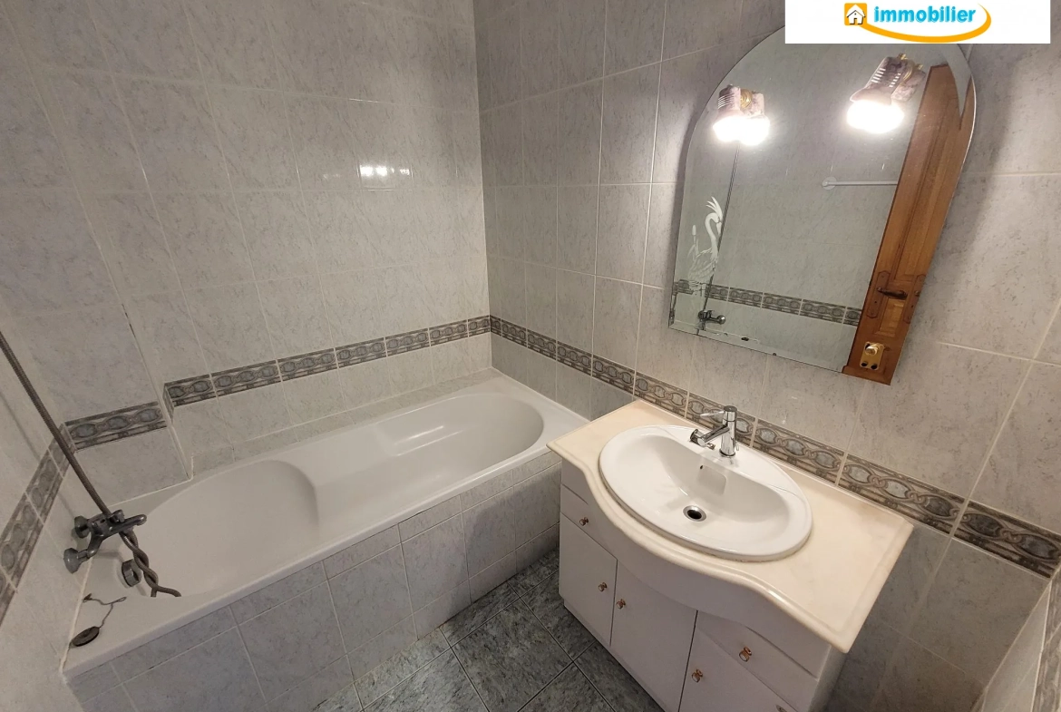 Vente d'un appartement F3 à Sainte-Mesme - 73 m², parking, résidence sécurisée 