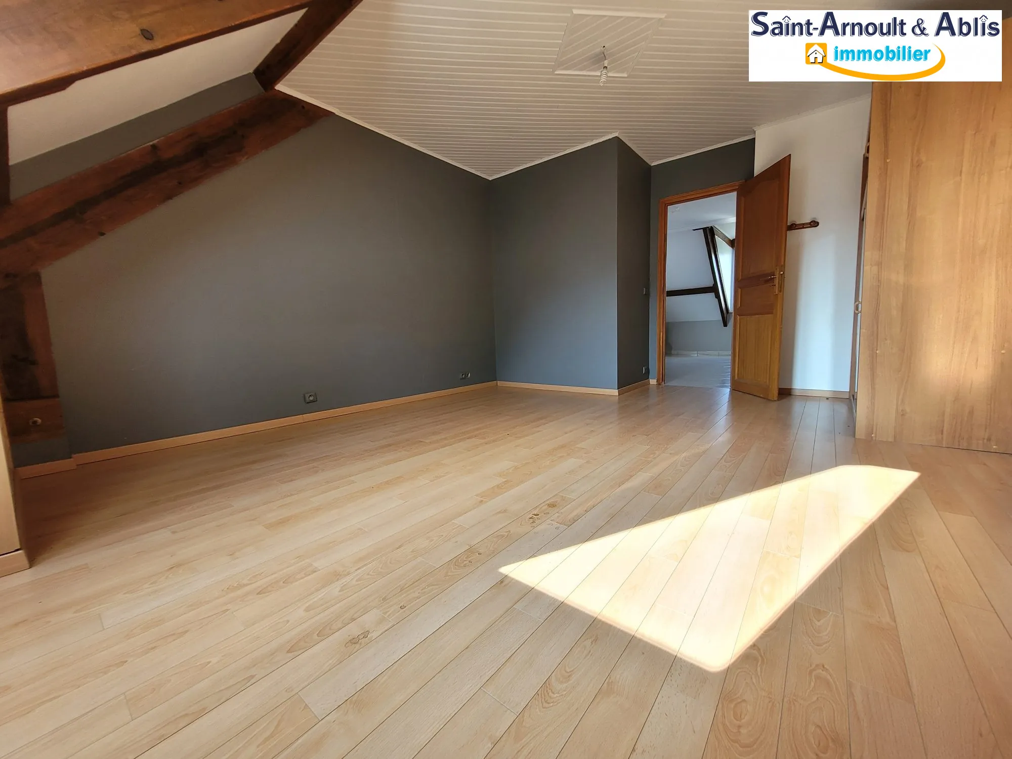 Vente d'un appartement F3 à Sainte-Mesme - 73 m², parking, résidence sécurisée 