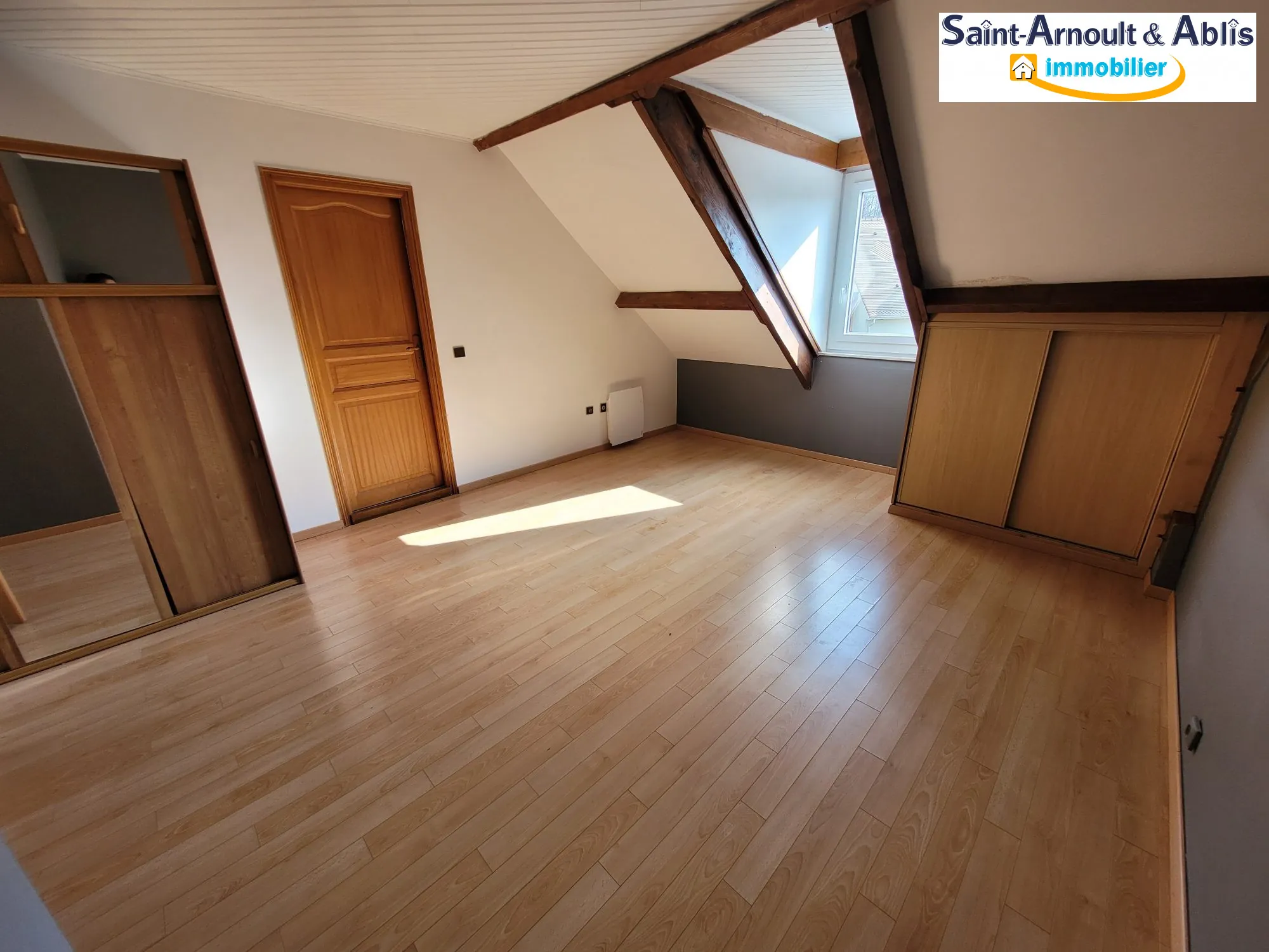 Vente d'un appartement F3 à Sainte-Mesme - 73 m², parking, résidence sécurisée 