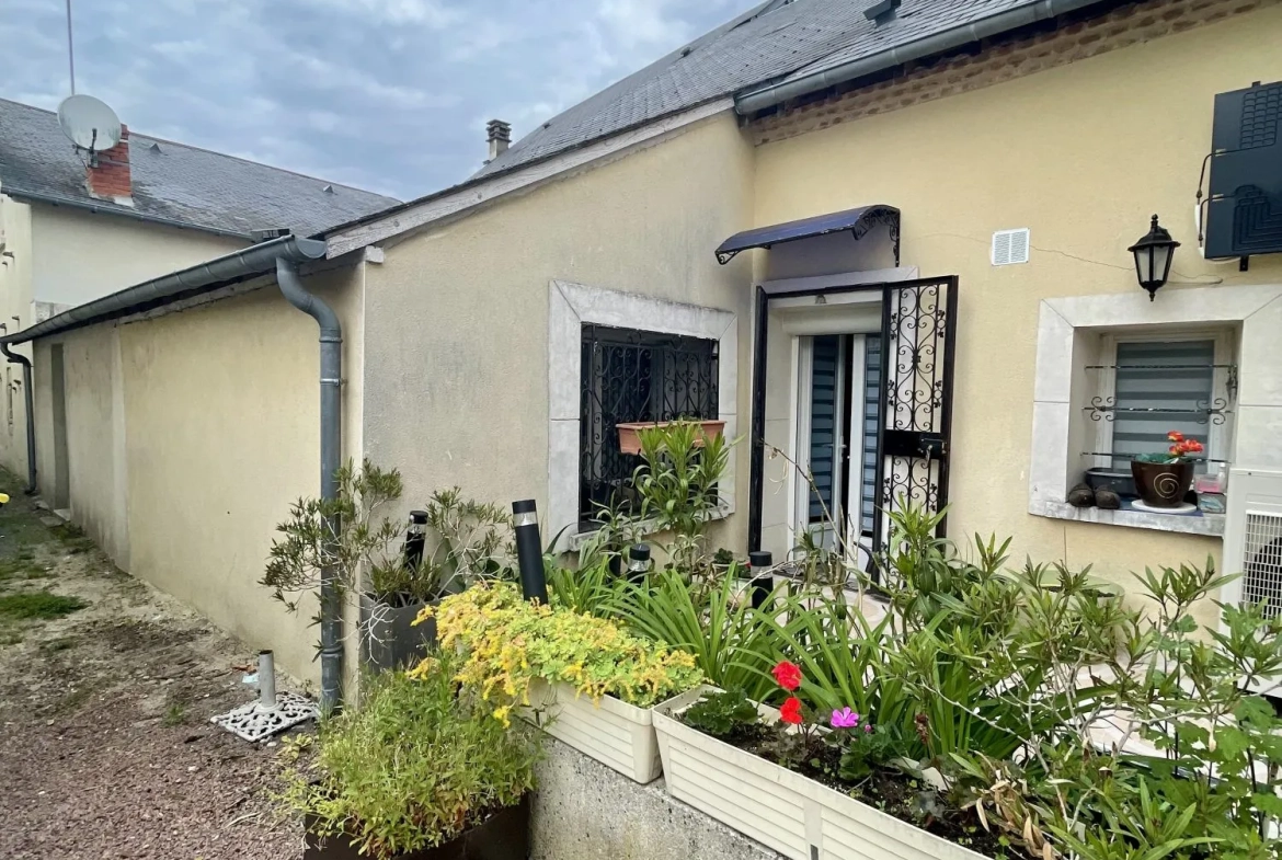 Maison de bourg à Bourges avec 3 chambres, terrasse et garage - Investissez dans une belle propriété 