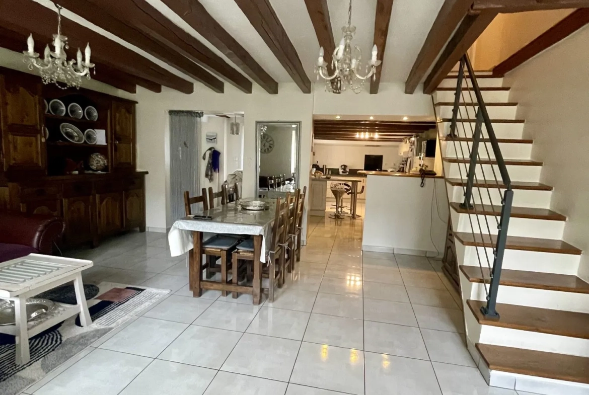 Maison de bourg à Bourges avec 3 chambres, terrasse et garage - Investissez dans une belle propriété 