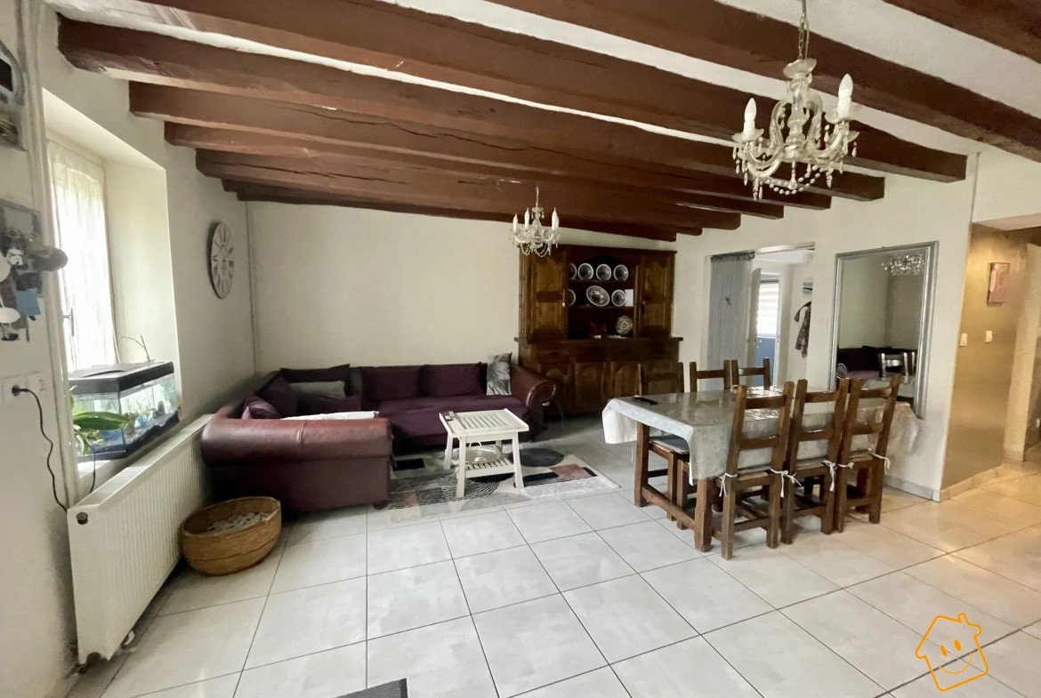 Maison de bourg à Bourges avec 3 chambres, terrasse et garage - Investissez dans une belle propriété 