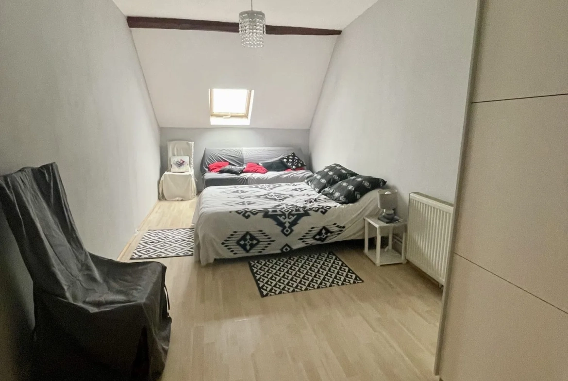 Maison de bourg à Bourges avec 3 chambres, terrasse et garage - Investissez dans une belle propriété 