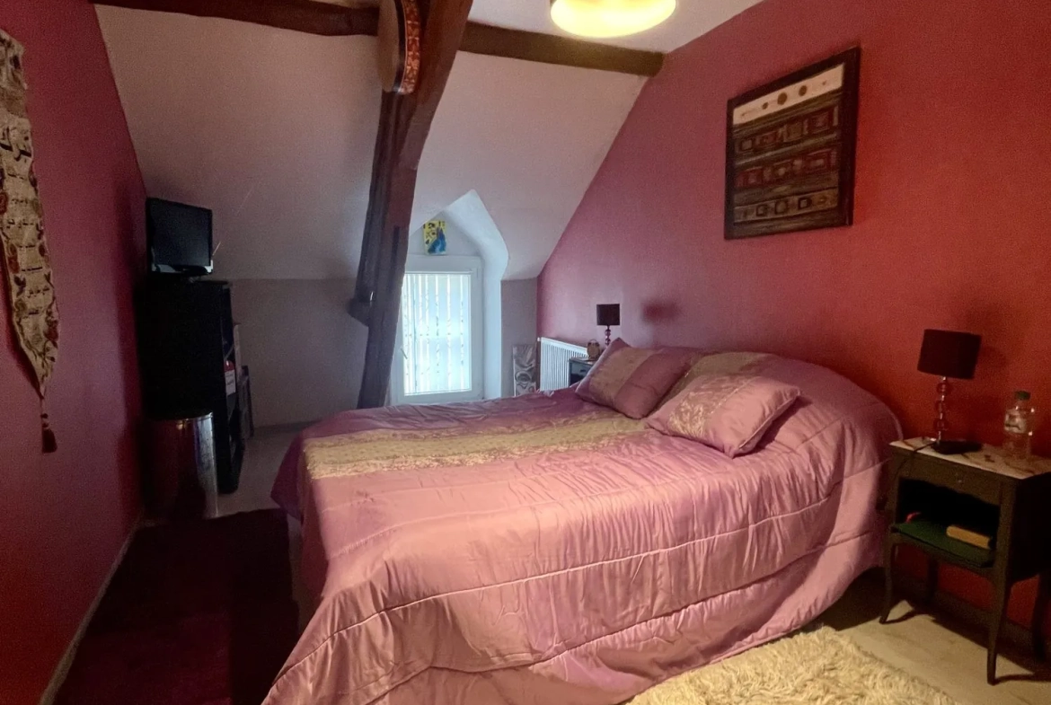 Maison de bourg à Bourges avec 3 chambres, terrasse et garage - Investissez dans une belle propriété 