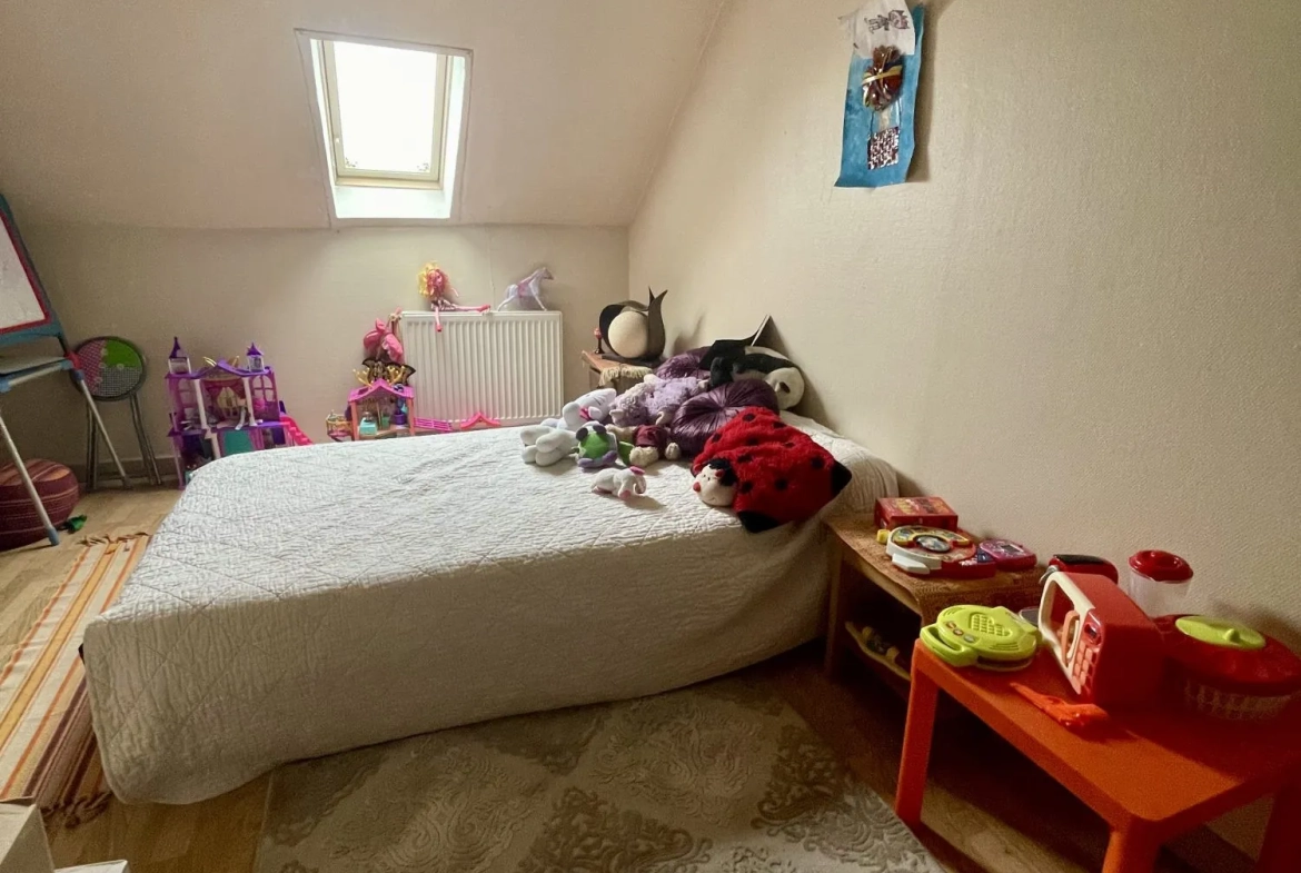 Maison de bourg à Bourges avec 3 chambres, terrasse et garage - Investissez dans une belle propriété 