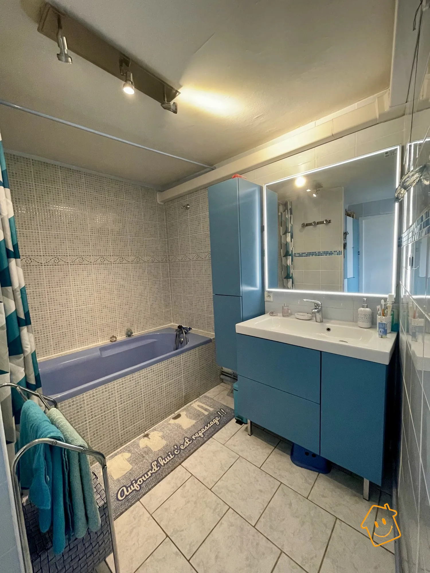 Maison de bourg à Bourges avec 3 chambres, terrasse et garage - Investissez dans une belle propriété 
