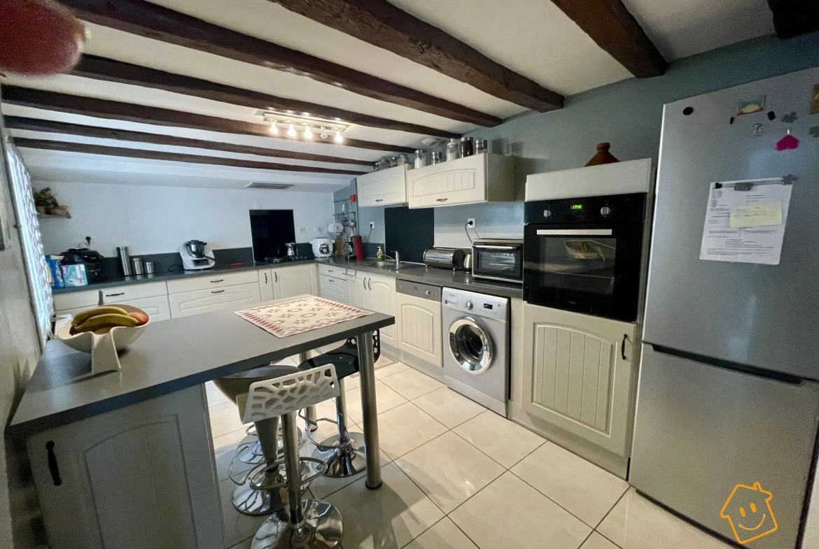 Maison de bourg à Bourges avec 3 chambres, terrasse et garage - Investissez dans une belle propriété 