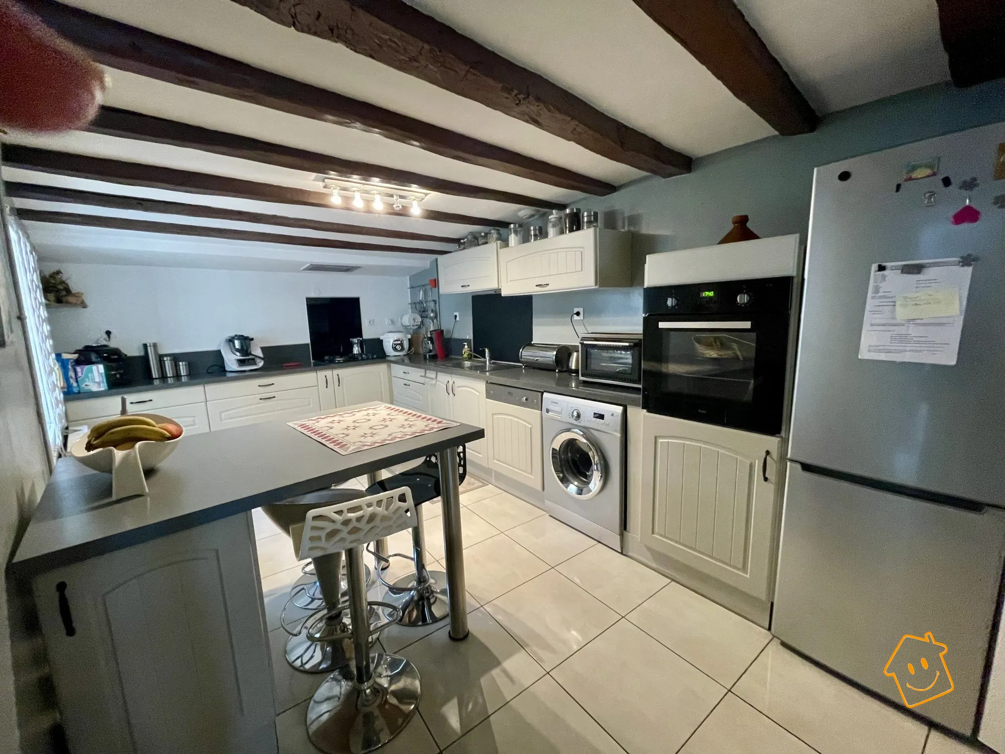 Maison de bourg à Bourges avec 3 chambres, terrasse et garage - Investissez dans une belle propriété 