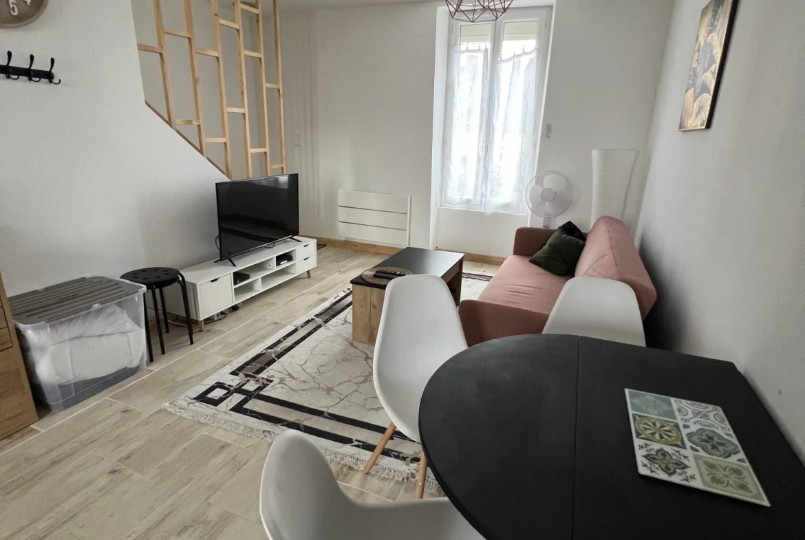 Maison ancienne divisée en 3 appartements avec jardin à Villemurlin 