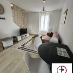 Maison ancienne divisée en 3 appartements avec jardin à Villemurlin