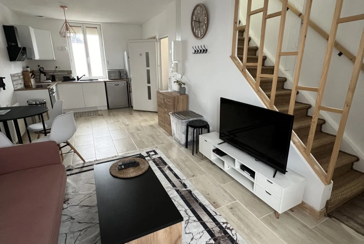 Maison ancienne divisée en 3 appartements avec jardin à Villemurlin 