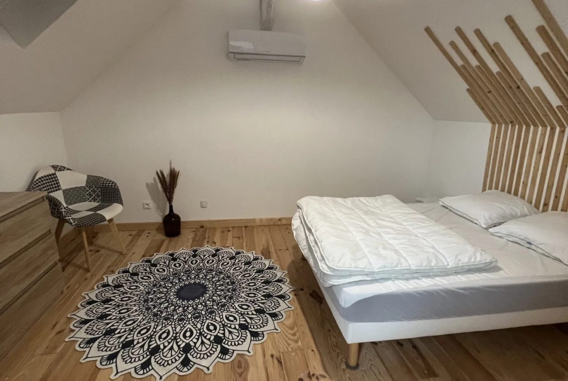 Maison ancienne divisée en 3 appartements avec jardin à Villemurlin 