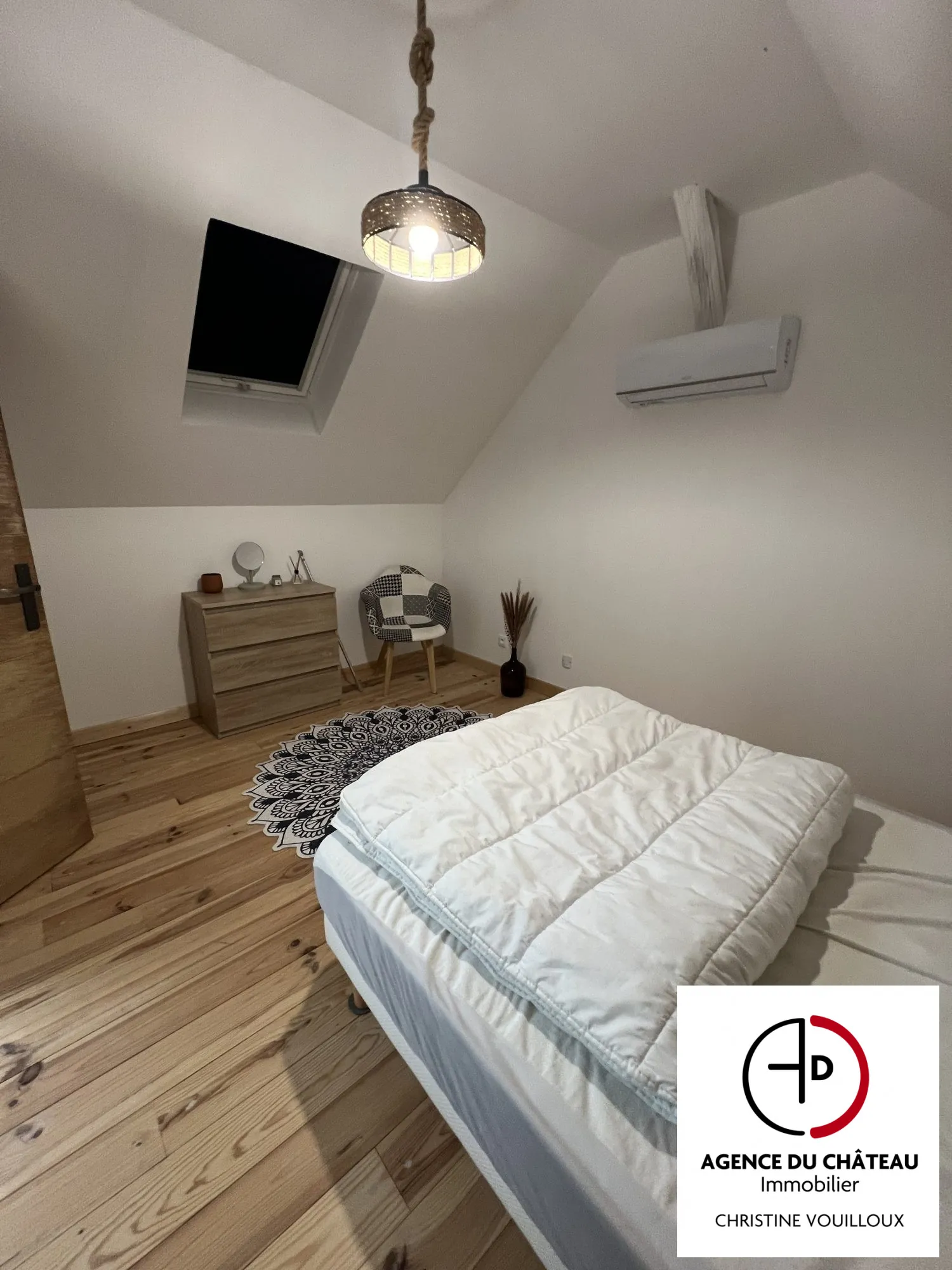 Maison ancienne divisée en 3 appartements avec jardin à Villemurlin 