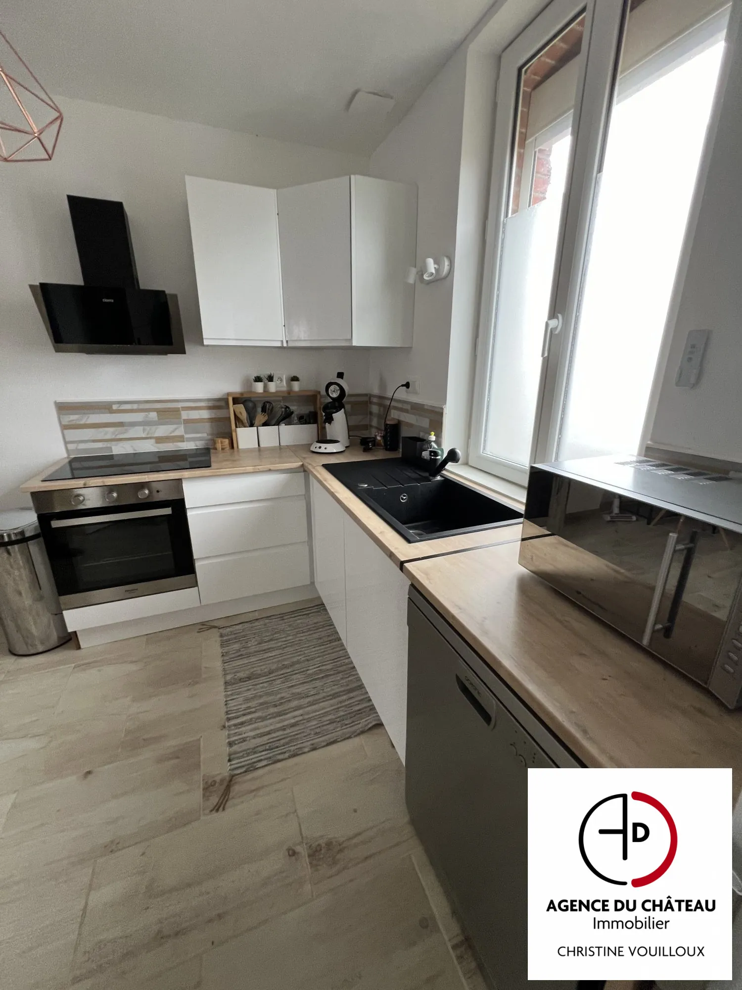 Maison ancienne divisée en 3 appartements avec jardin à Villemurlin 