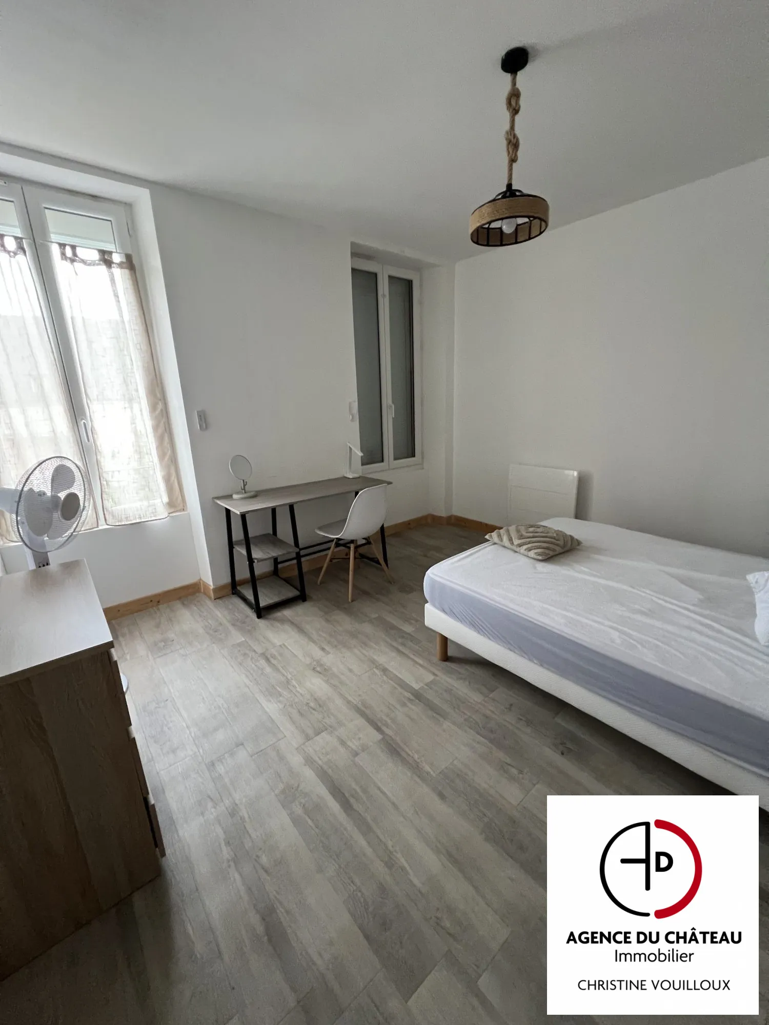Maison ancienne divisée en 3 appartements avec jardin à Villemurlin 