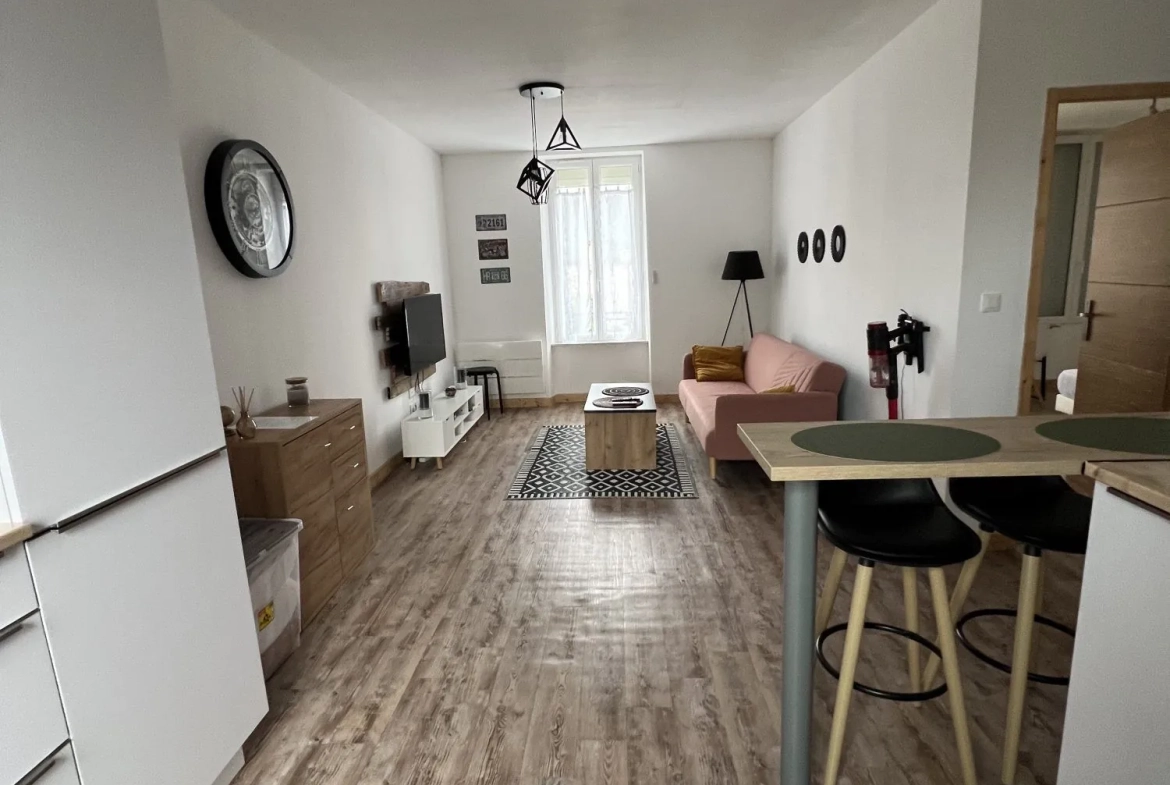 Maison ancienne divisée en 3 appartements avec jardin à Villemurlin 