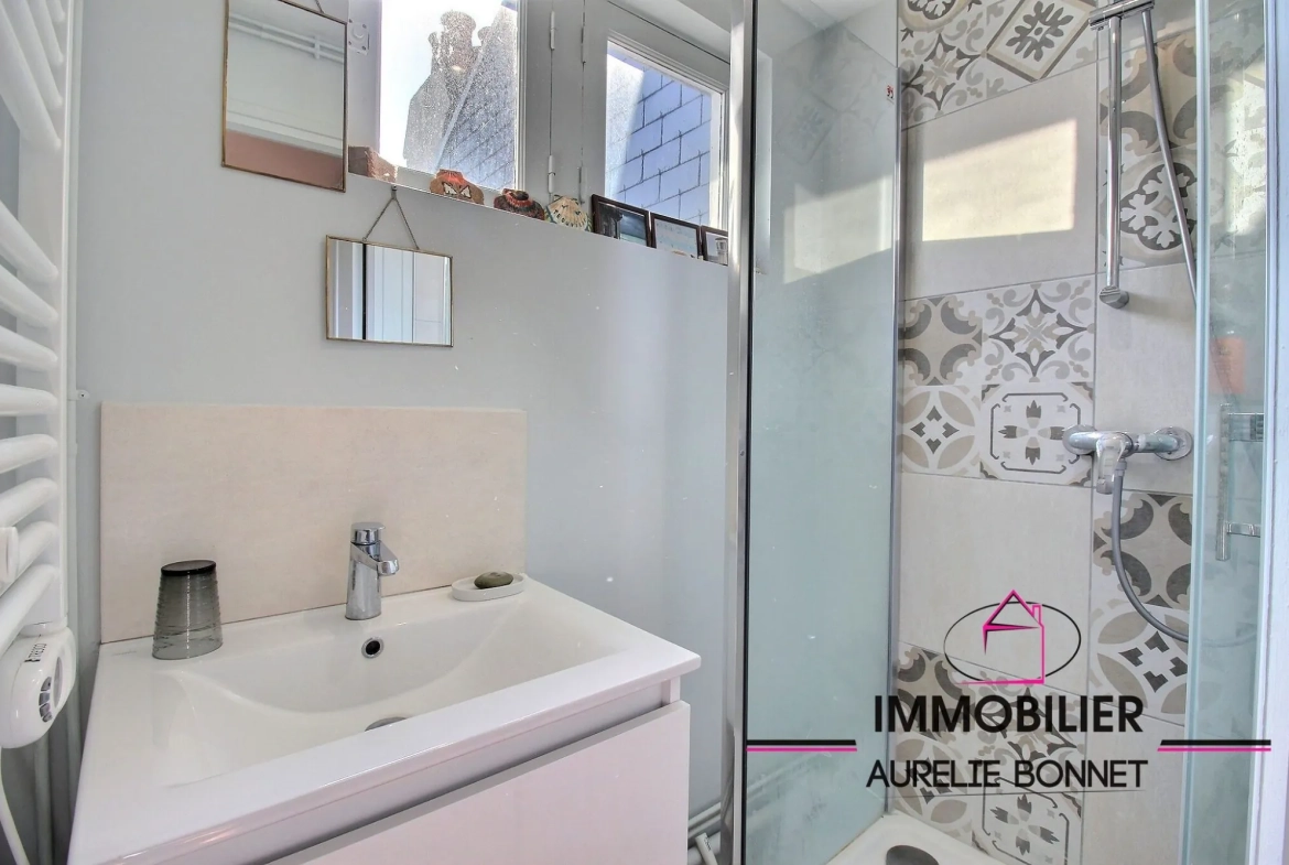 salle d'eau Appartement 2 pièces en plein cœur de Trouville-sur-Mer, secteur Bonsecours 
