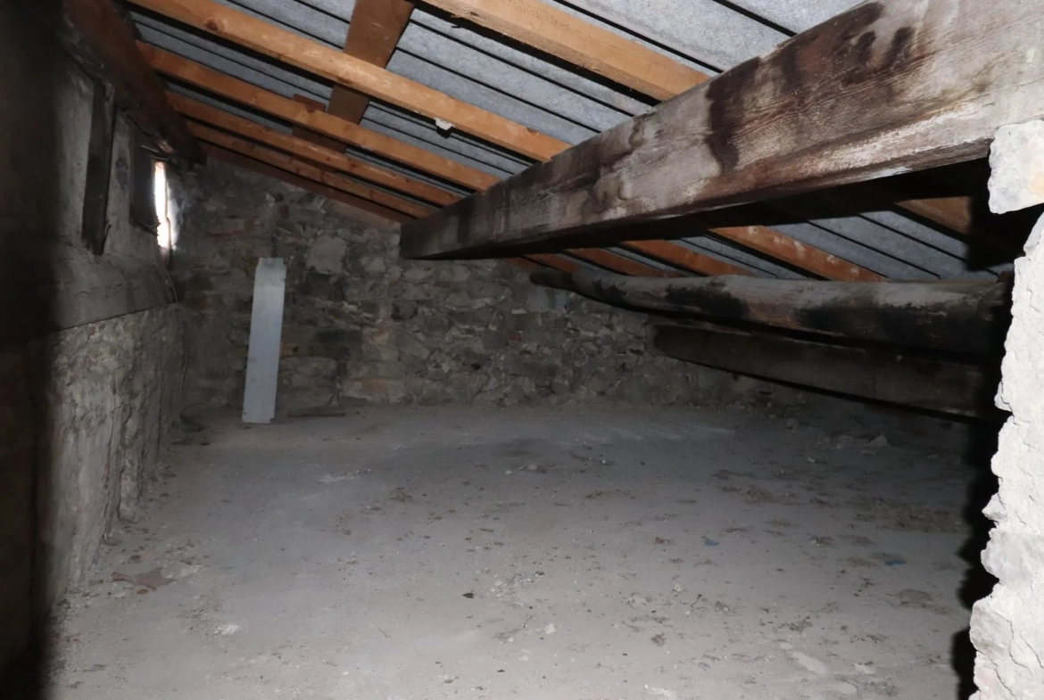Appartement à rénover de 60 m² à Castellar - Opportunité à saisir 