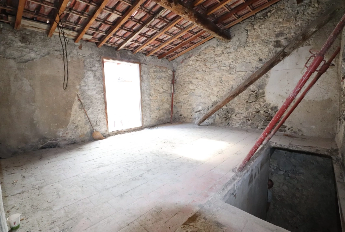 Appartement à rénover de 60 m² à Castellar - Opportunité à saisir 