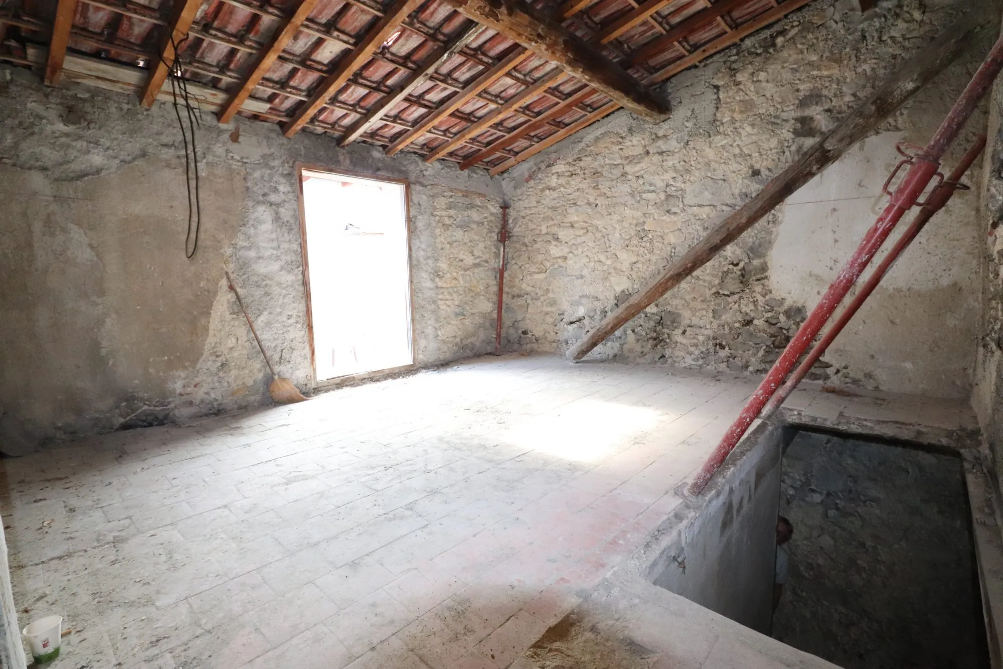 Appartement à rénover de 60 m² à Castellar - Opportunité à saisir 