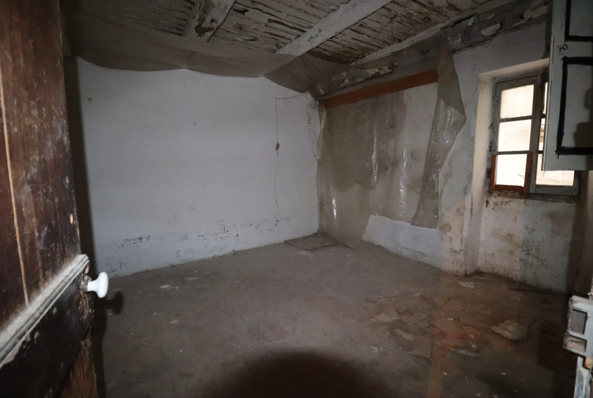 Appartement à rénover de 60 m² à Castellar - Opportunité à saisir 