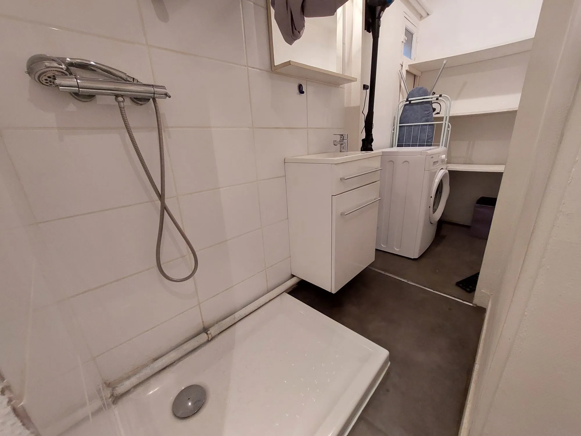 Studio de 30,2 m² à Chamalières avec cave et ascenseur, proximité transports et commerces 
