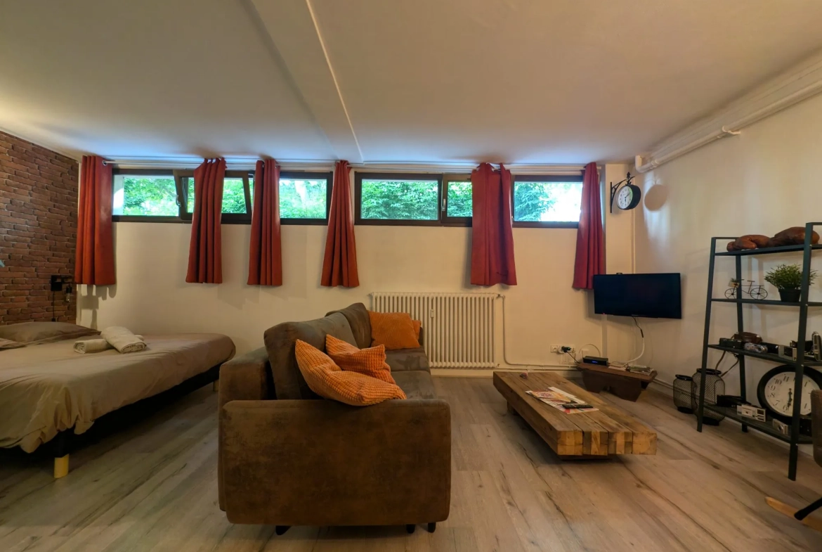 Studio de 30,2 m² à Chamalières avec cave et ascenseur, proximité transports et commerces 