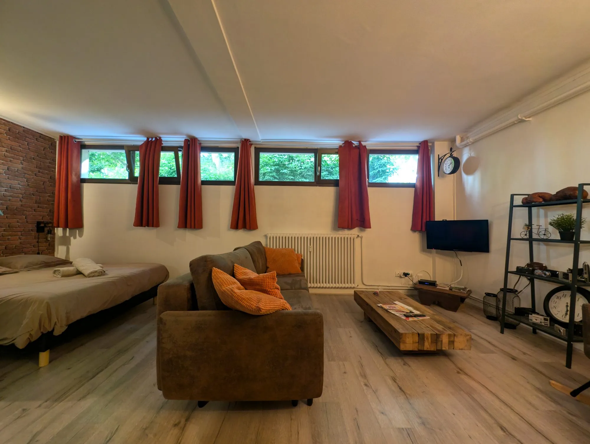 Studio de 30,2 m² à Chamalières avec cave et ascenseur, proximité transports et commerces 